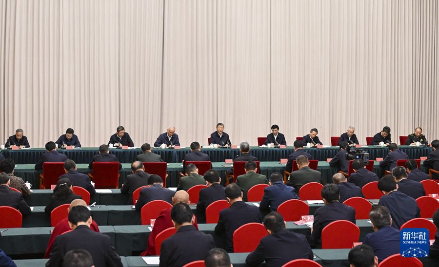 习近平：全面贯彻新时代党的治藏方略 <br>努力建设团结富裕文明和谐美丽的社会主义现代化新西藏